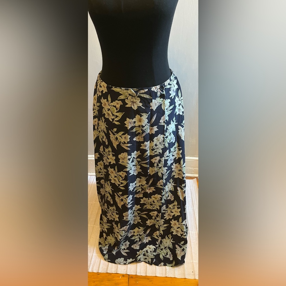 Jones New York Women’s Floral Wrap 100% Silk Maxi Skirt Size 10